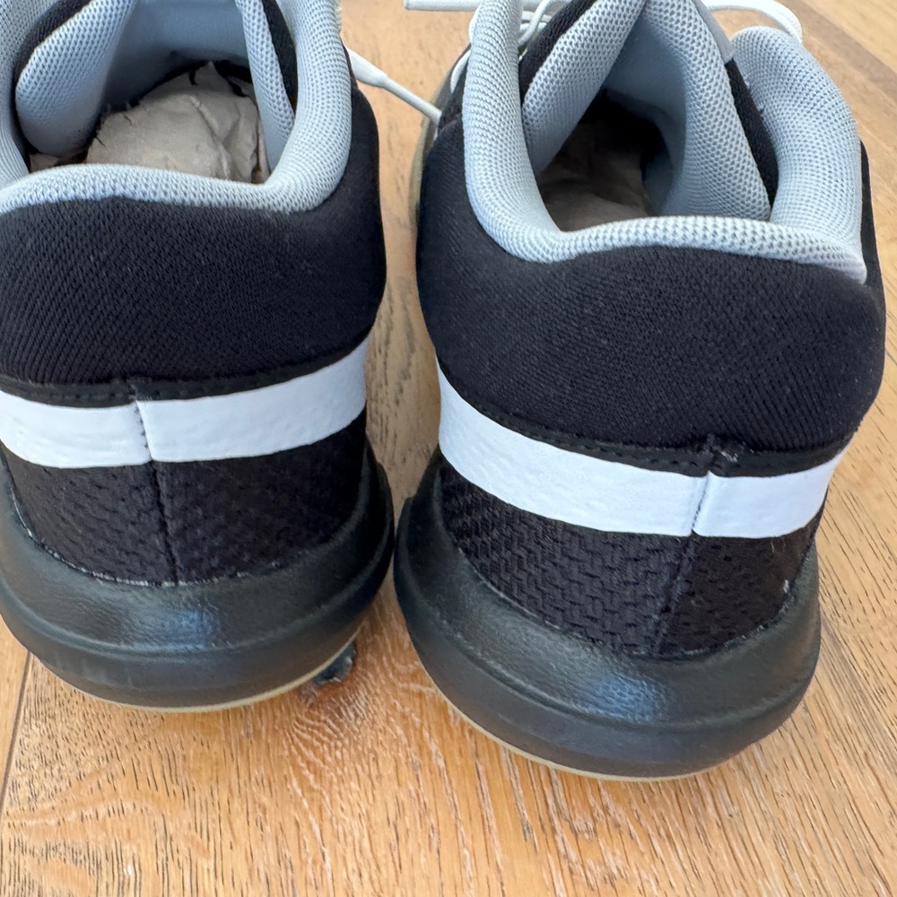 Nike Black and White volleyball court shoes - Picture 3 of 14